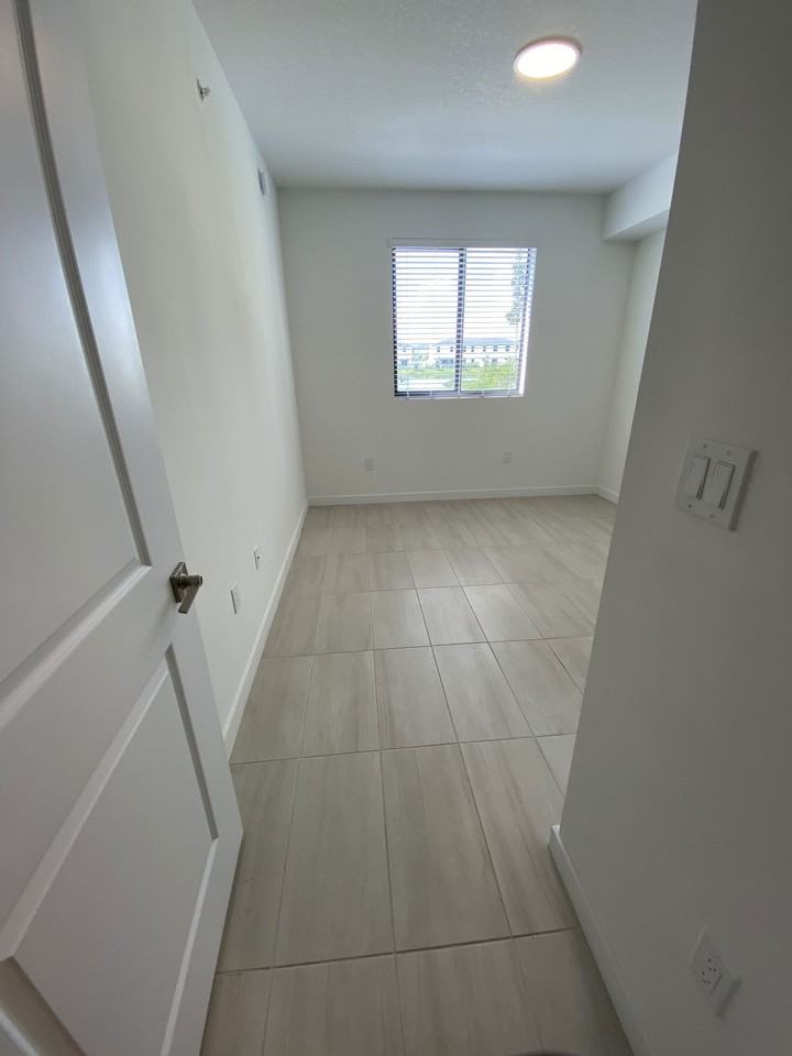 482 Nw 207th St - Photo 6 of 8