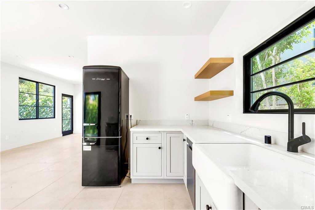 936 N Orlando Ave - Photo 3 of 8