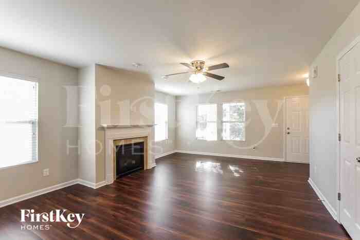 1523 Kellys Landing Dr - Photo 3 of 15