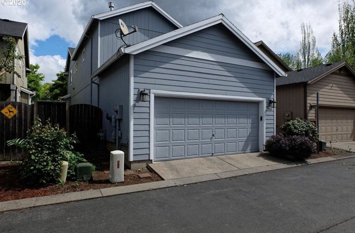 1480 Se Blanchard St #1 - Photo 2 of 18