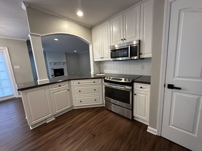 9815 Park Springs Ct - Photo 3 of 10