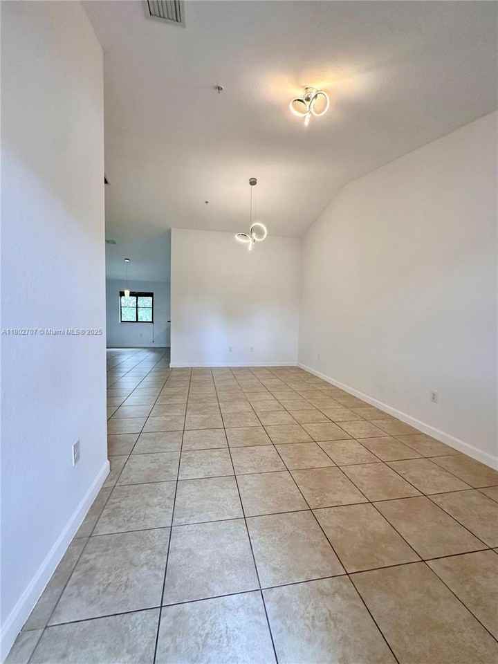 22561 Sw 88th Pl #301 - Photo 3 of 8