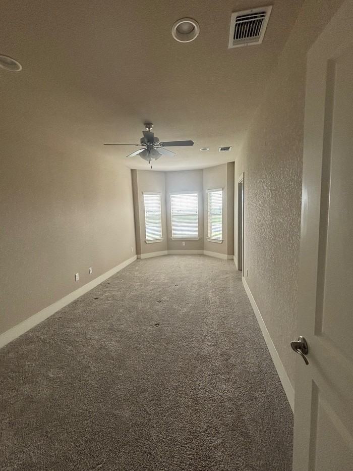 100 Strawberry Flds - Photo 3 of 10