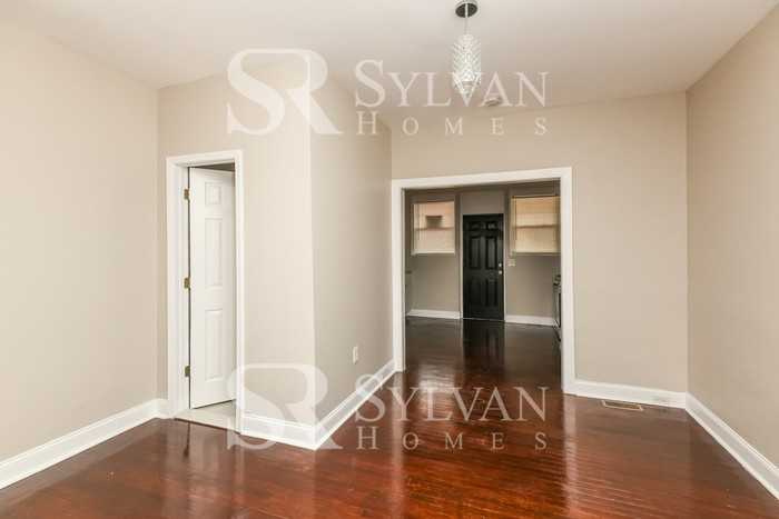 919 N Lakewood Ave - Photo 3 of 15