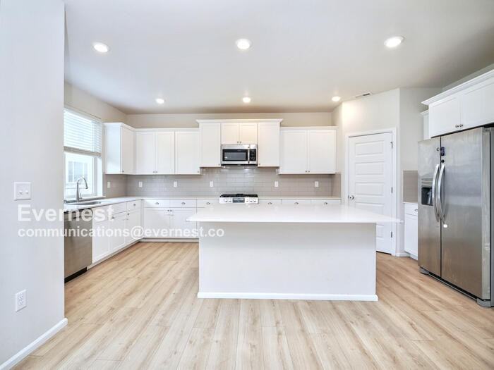 913 Bryant Rd - Photo 2 of 30