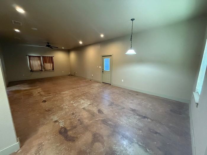 1490 School Dr - Photo 3 of 8