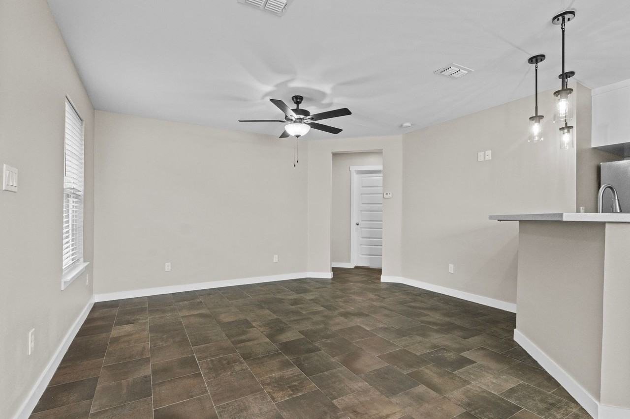 2201 Multi-National - Photo 3 of 19