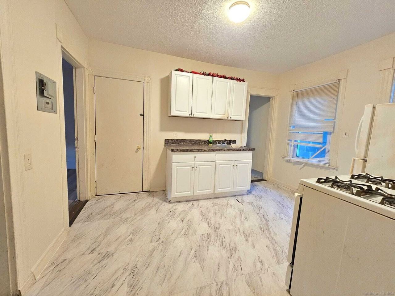 6 Frederick Court #1 - Photo 2 of 7