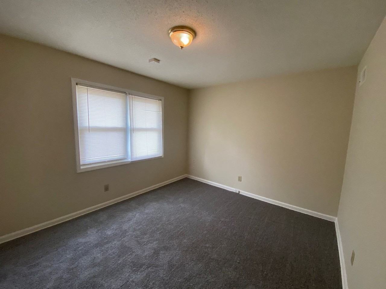 1491 E Holmes Rd - Photo 5 of 15