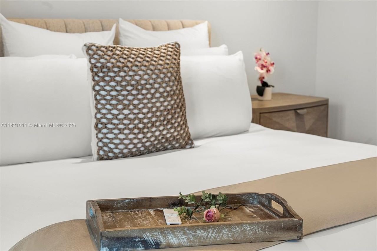 2301 Collins Ave #630 - Photo 7 of 49