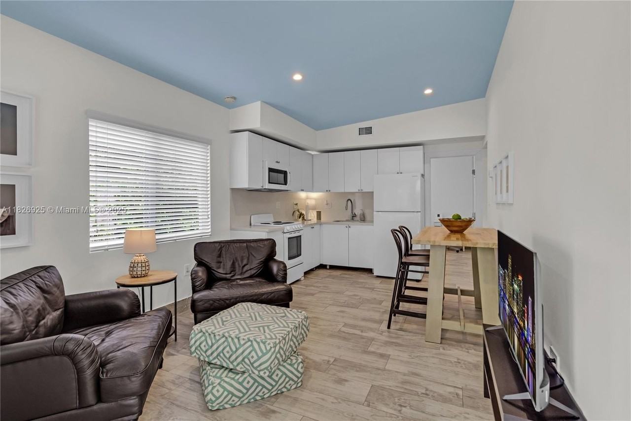 3850 Charles Ter - Photo 5 of 29