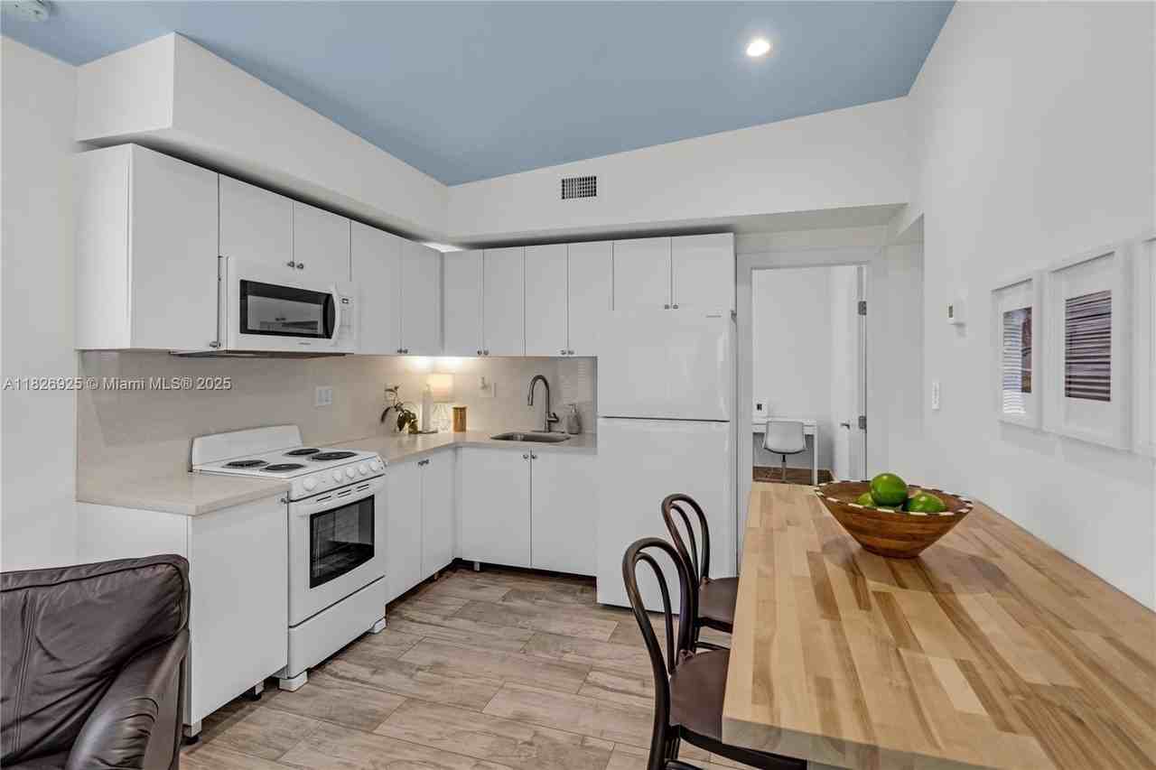 3850 Charles Ter - Photo 3 of 29