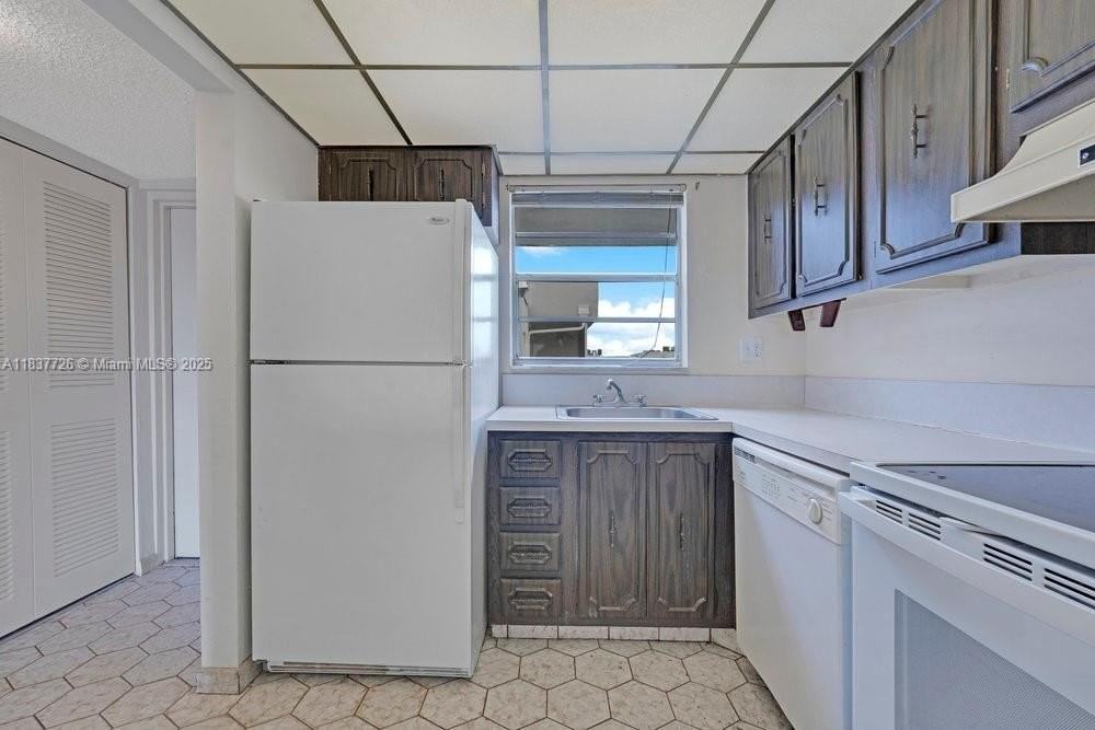 2998 Sunrise Lakes Drive East #414 - Photo 7 of 24