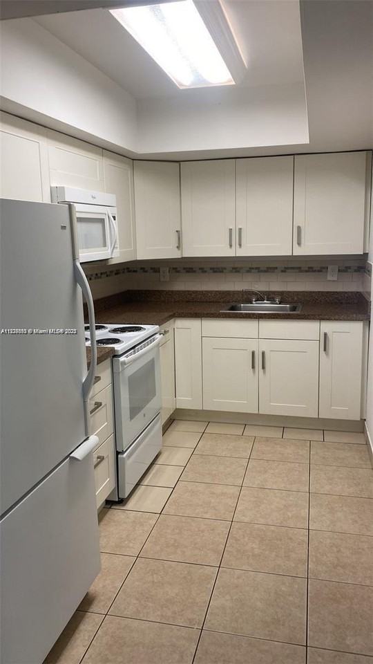 200 Ne 45th St #202 - Photo 2 of 6