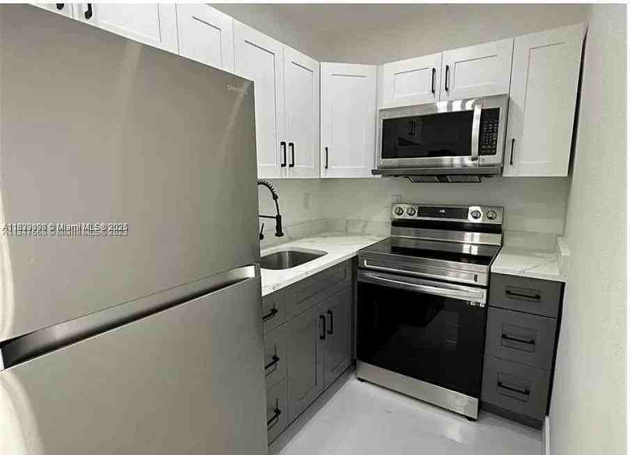 103 Nw 68th Ter #103 - Photo 3 of 10