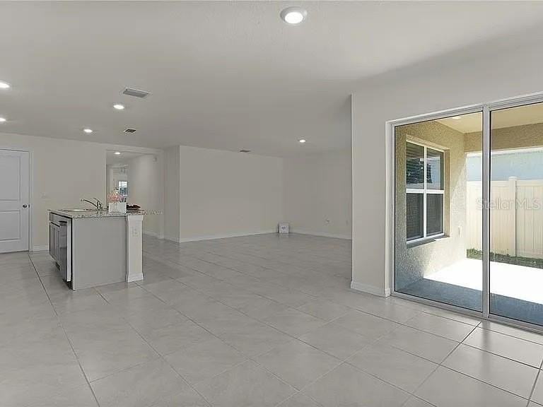 8661 Triumph Cir - Photo 7 of 25