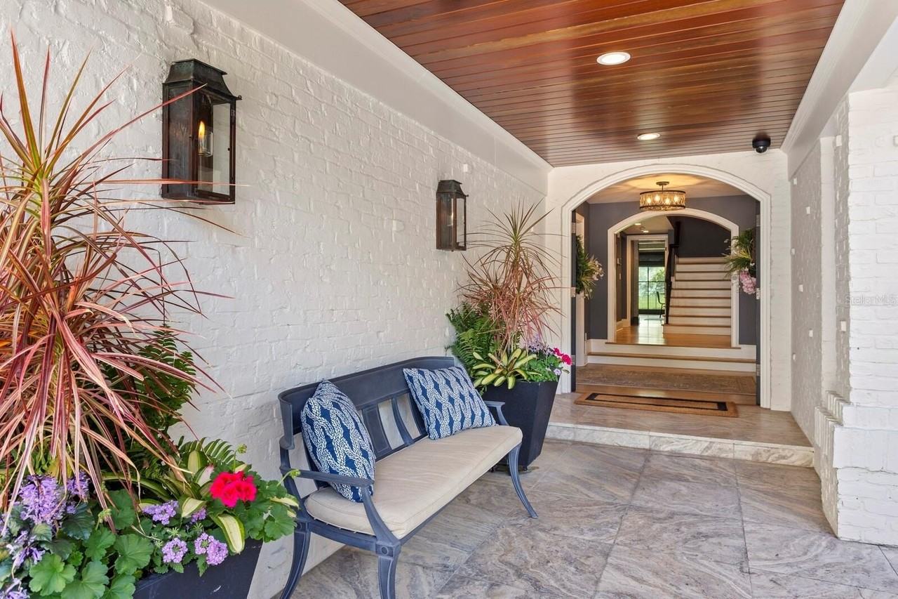 1002 S Frankland Rd - Photo 6 of 50