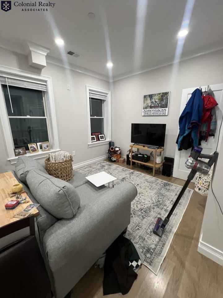 25 Mount Hood Rd - Photo 3 of 10