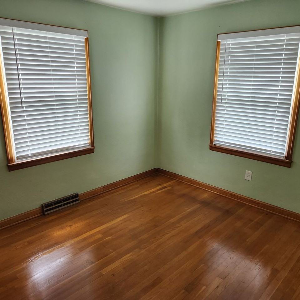 4406 7th Ave - Photo 7 of 15