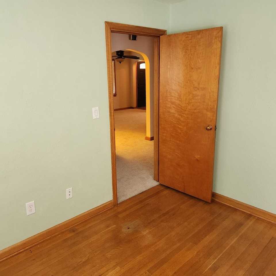 4406 7th Ave - Photo 6 of 19