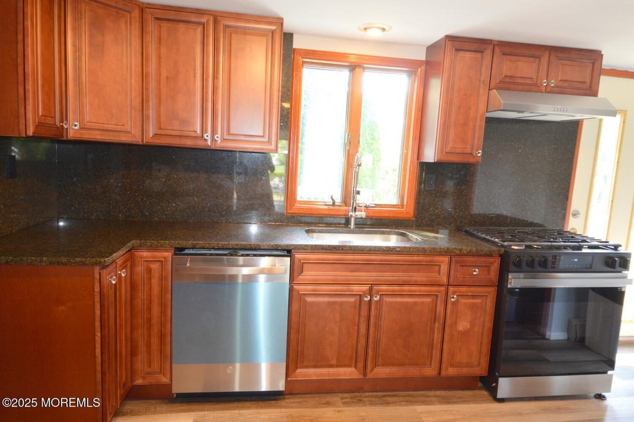 1111 River Ave - Photo 6 of 16