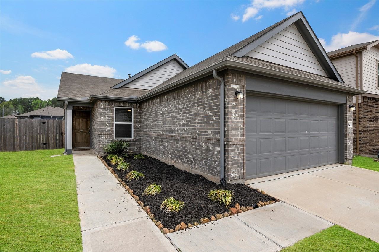 9312 Sandoval Cir - Photo 2 of 30