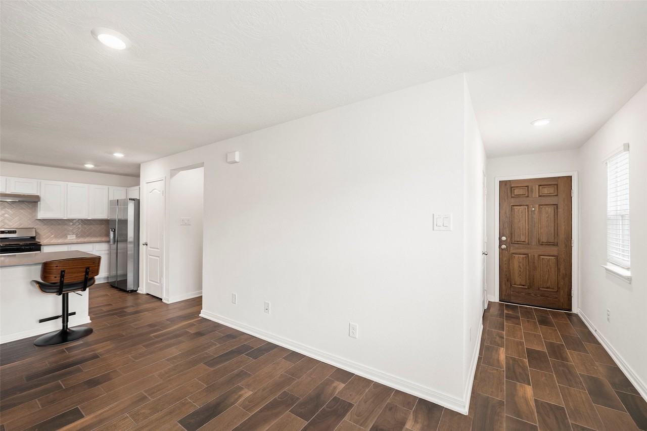 9312 Sandoval Cir - Photo 3 of 30