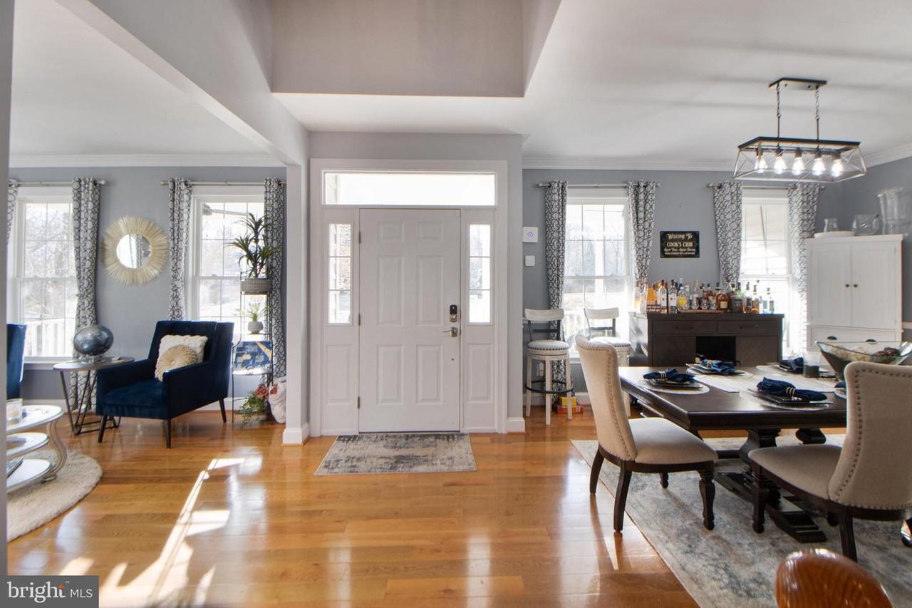 7420 Mayflower Ct - Photo 4 of 50