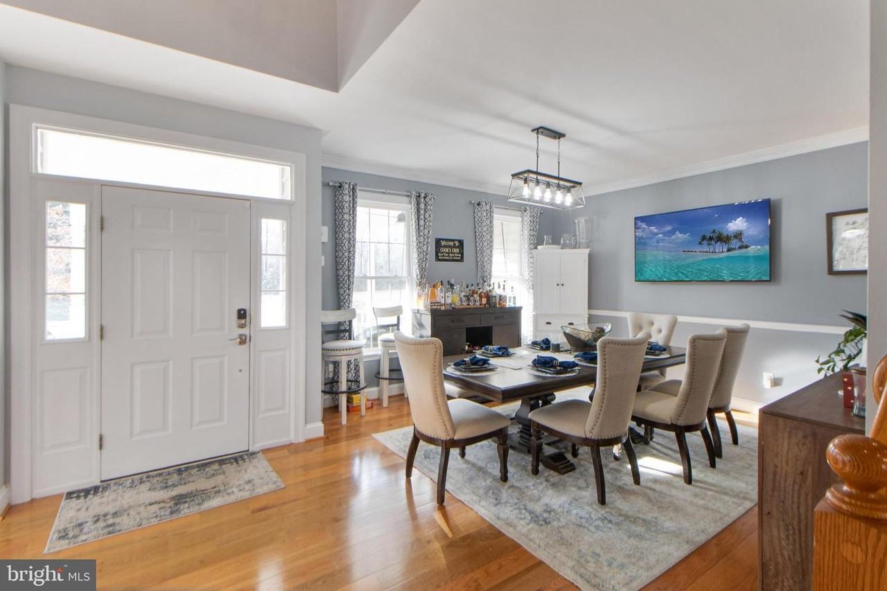 7420 Mayflower Ct - Photo 5 of 50