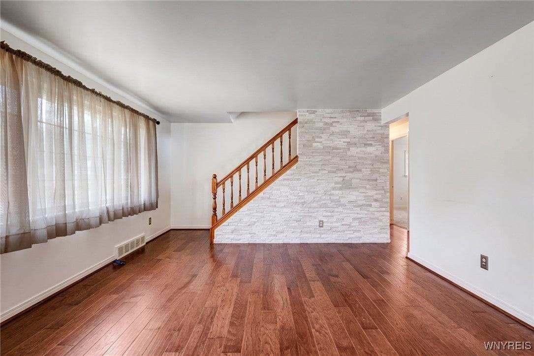 150 Walter Ave - Photo 7 of 42