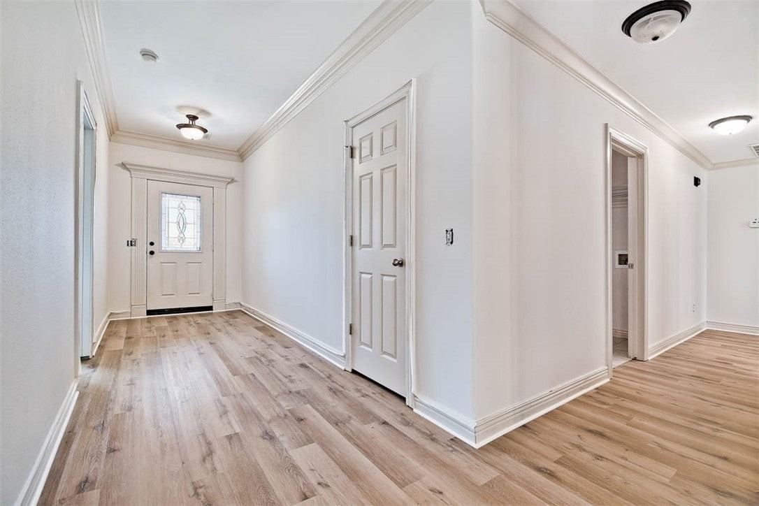 2800 Sw Azalea Ave - Photo 2 of 17