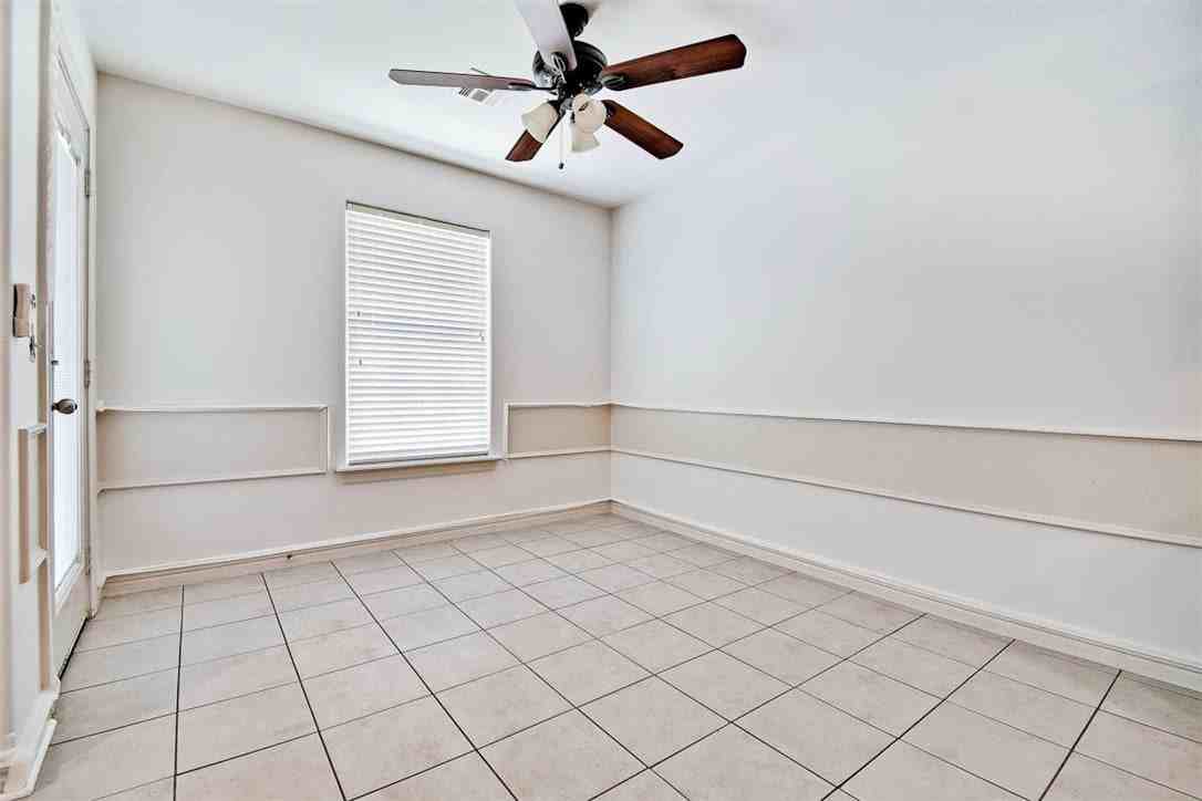 2800 Sw Azalea Ave - Photo 5 of 17