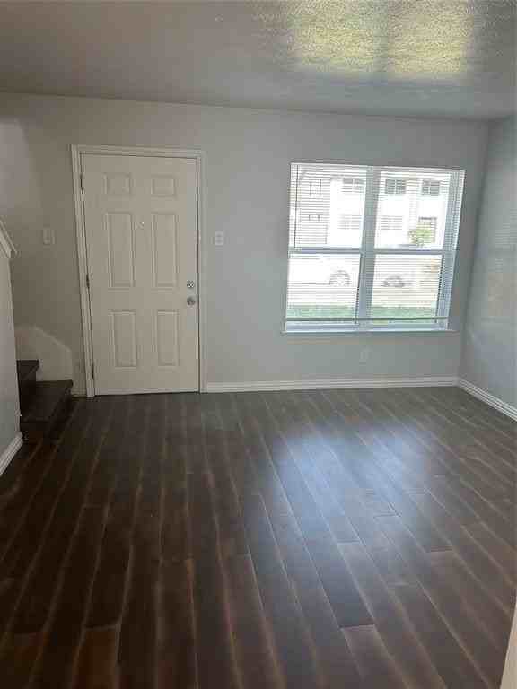 2744 Patricia Ln - Photo 2 of 9