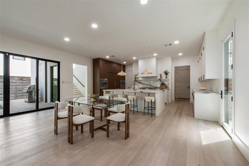 6443 Kenwood Ave - Photo 5 of 21