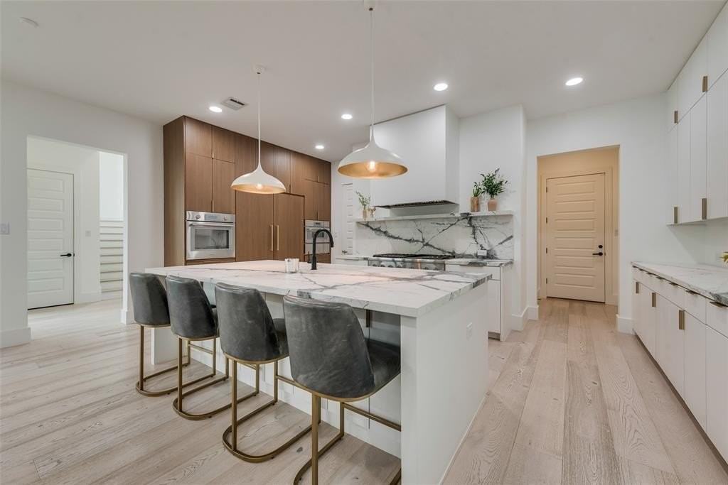 6443 Kenwood Ave - Photo 6 of 21