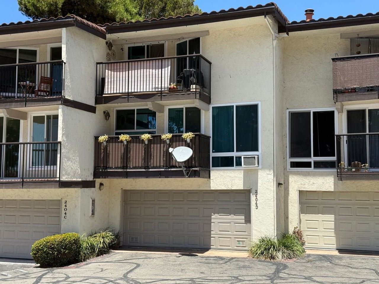 2404 Altisma Way #D - Photo 2 of 24