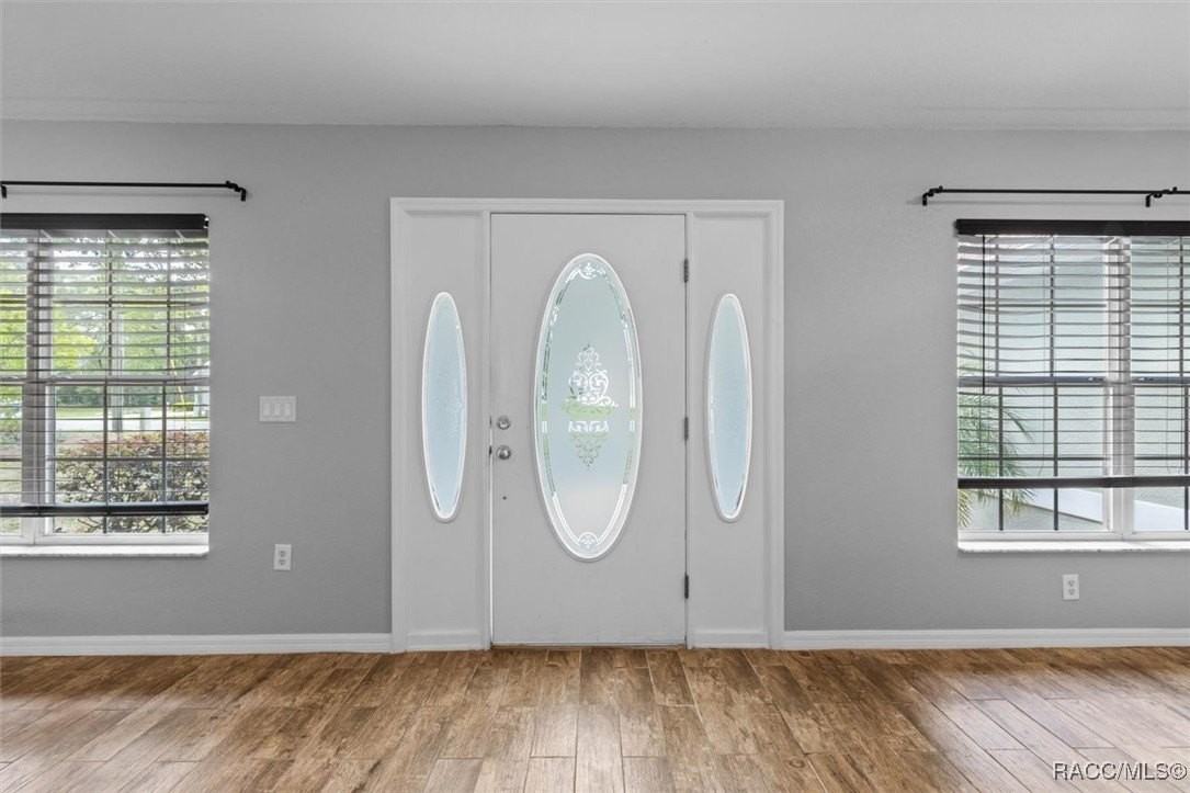 17 Eugenia Court North - Photo 5 of 44