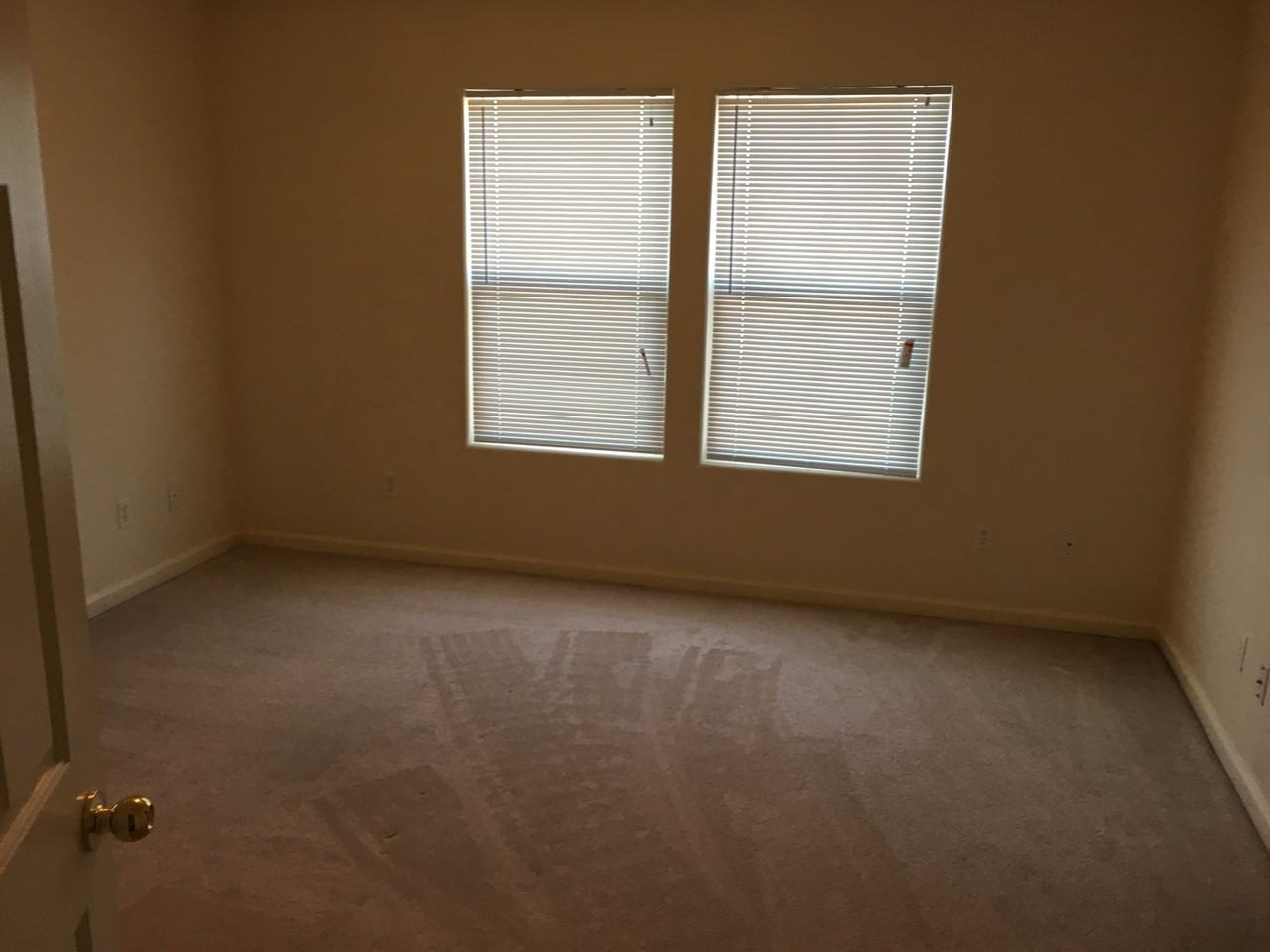 2644 Sunray Dr - Photo 5 of 17