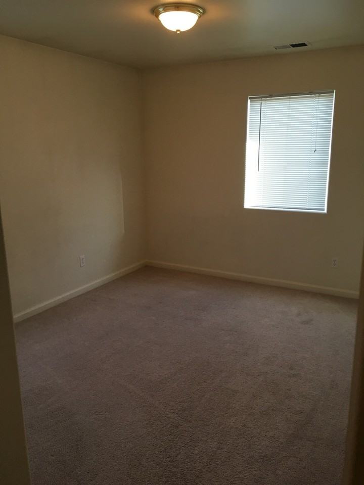 2644 Sunray Dr - Photo 6 of 17