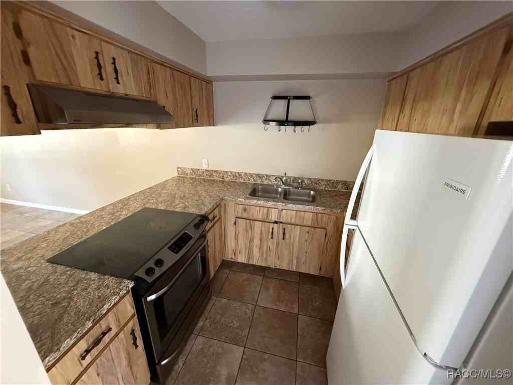 412 Tompkins St Apt 2 #2 - Photo 6 of 15