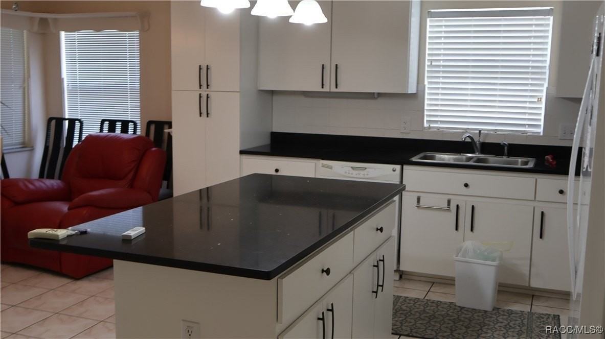 760 W Barrymore Dr - Photo 4 of 27