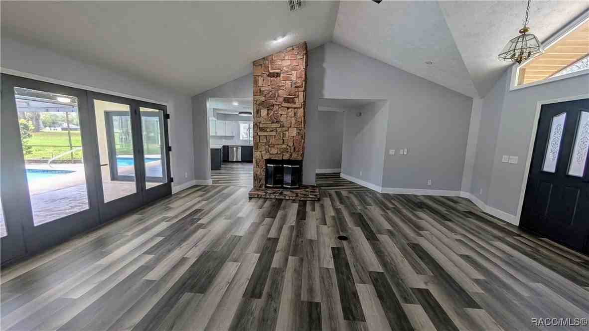 768 E Jenkins Ct - Photo 2 of 18