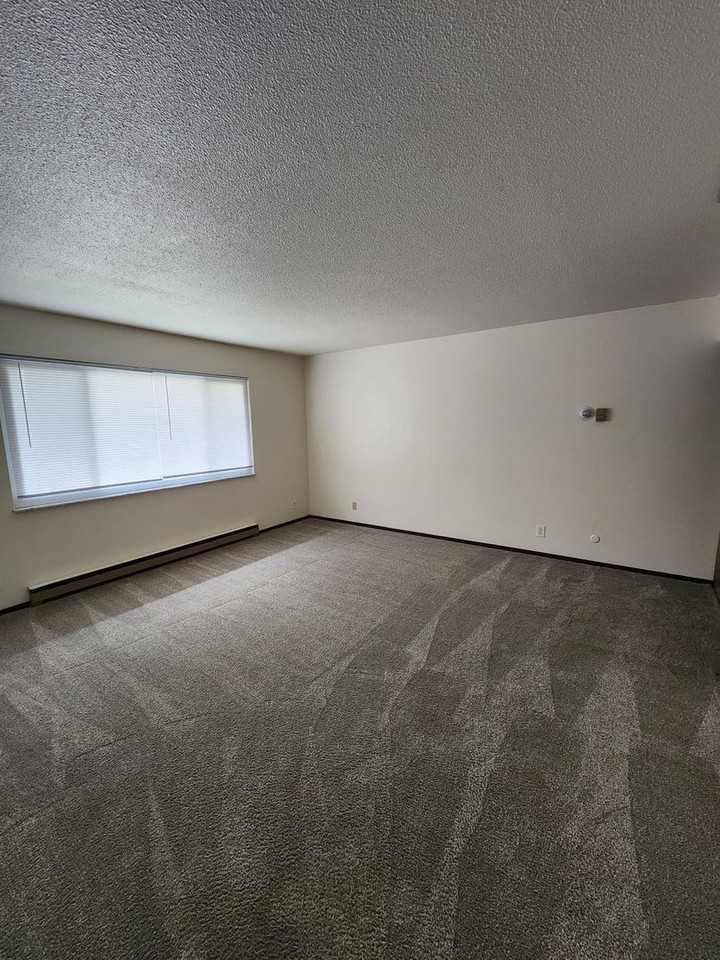 Melrose Manor - Photo 2 of 19