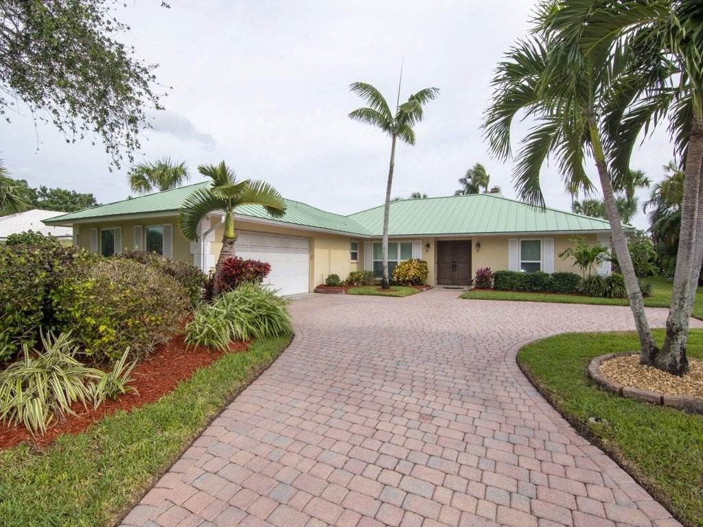 956 Treasure Lane - Photo 2 of 36