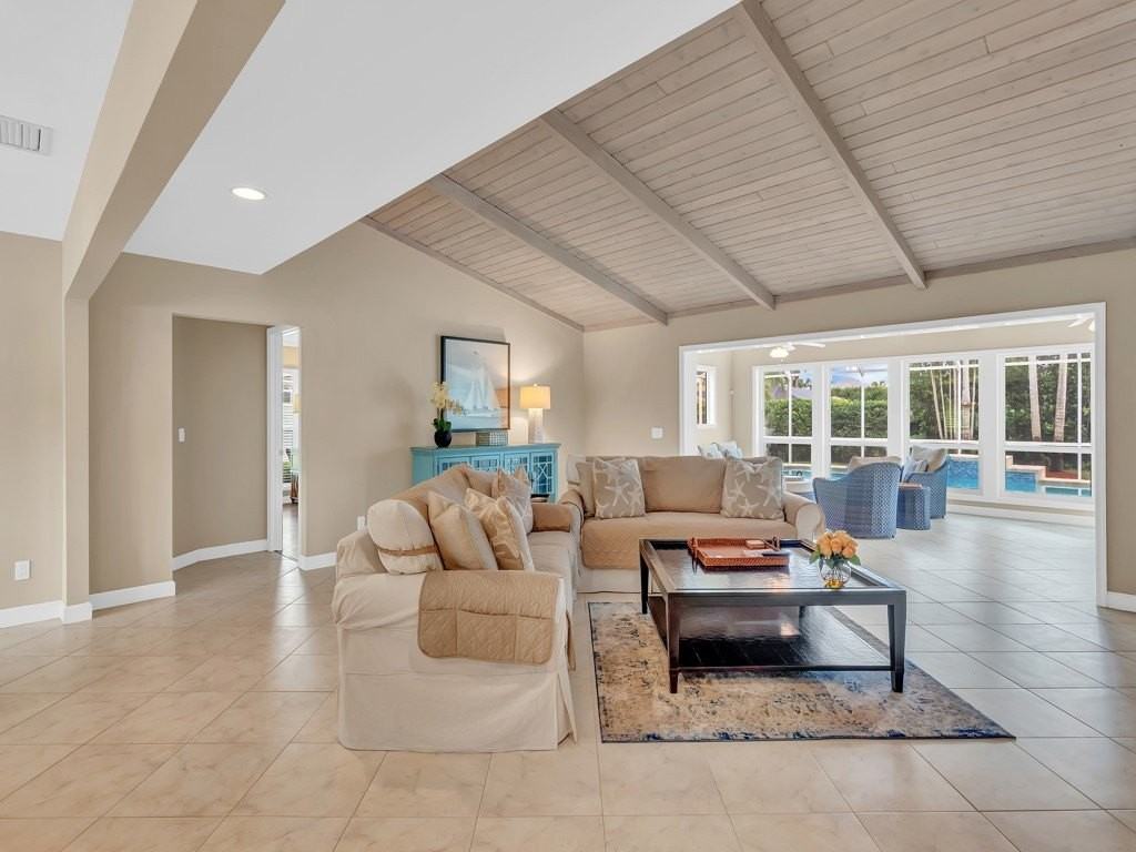 956 Treasure Lane - Photo 3 of 36