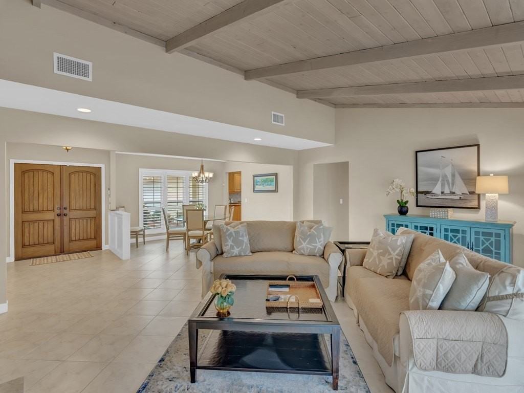 956 Treasure Lane - Photo 4 of 36