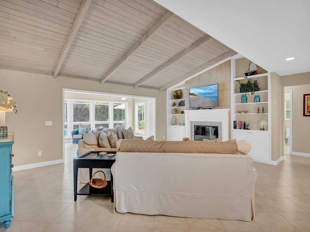 956 Treasure Lane - Photo 6 of 36