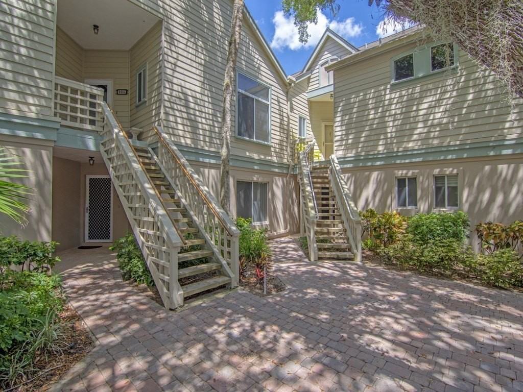 1315 1315 E Winding Oaks Circle unit: 902 #902 - Photo 2 of 31