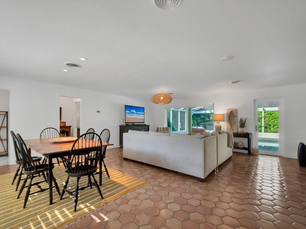 535 Honeysuckle Lane - Photo 4 of 36