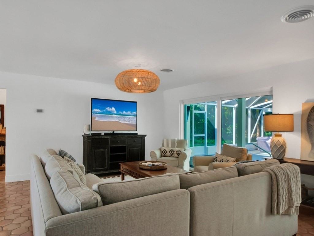 535 Honeysuckle Lane - Photo 6 of 36